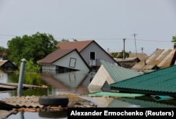 Вид на затопленный жилой район в городе Голая Пристань после подрыва плотины Каховской ГЭС, 8 июня 2023 года