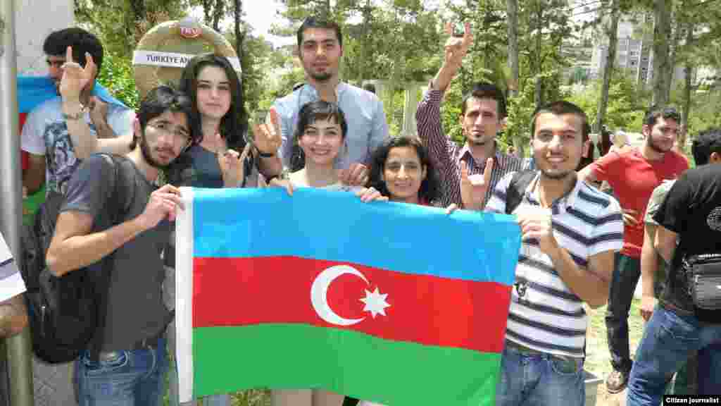 Ankaradakı Azərbaycanlı Tələbələrin Ulu Öndərin məzarını ziyarəti. - 28 May 2011, tələbələrin göndərdikləri şəkillər 