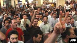 Iran -- Opposition supporters gather to mark the death anniversary of prominent revolutionaries killed in a bombing 28 years ago, at Ghoba mosque in Tehran, 28Jun2009