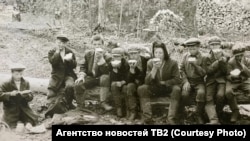 Воспитанники детдома на лесозаготовке. Нарымский край. Середина 1930-х гг.