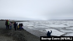 Жители города с нетерпением ждут ледоход