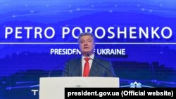 Президент Украины Петр Порошенко выступает во время торжественной церемонии запуска в эксплуатацию Трансанатолийского газопровода из Азербайджана в Турцию (TANAP). Стамбул (Турция), 12 июня 2018 года