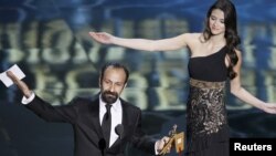 Asghar Farhadi, "Ayrılıq" filmi ilə bağlı mükafatlandırma, Hollywood, 26 fevral 2012