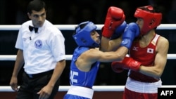 Magomed Abdulhamidov London olimpiadasında yaponiyalı Satoshi Shimizu-yə qarşı vuruşur-2012