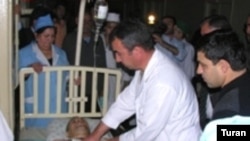 Bahəddin Həziyev Kliniki Tibbi Mərkəzin reanimasiya şöbəsində, 19 may 2006