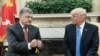 Петро Порошенко (л) і Дональд Трамп під час зустрічі в Білому домі, Вашингтон, 20 червня 2017 року