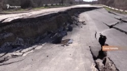 Крим без доріг, води і туристів