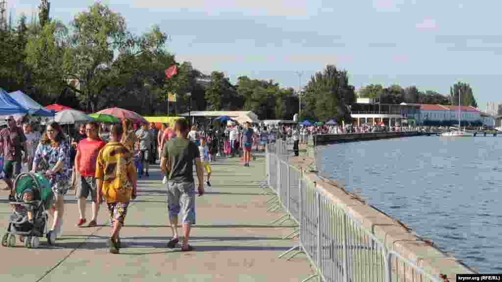 В этом году в Керчи во время празднования Дня рыбака ввели ограничения на продажу алкоголя. Это уже традиционный запрет во время проведения праздничных массовых мероприятий в&nbsp;городе