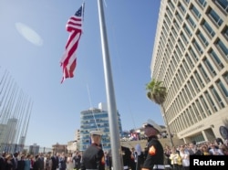 Церемония поднятия флага США на территории американского посольства в Гаване после восстановления дипломатических отношений, 14 августа 2015 года