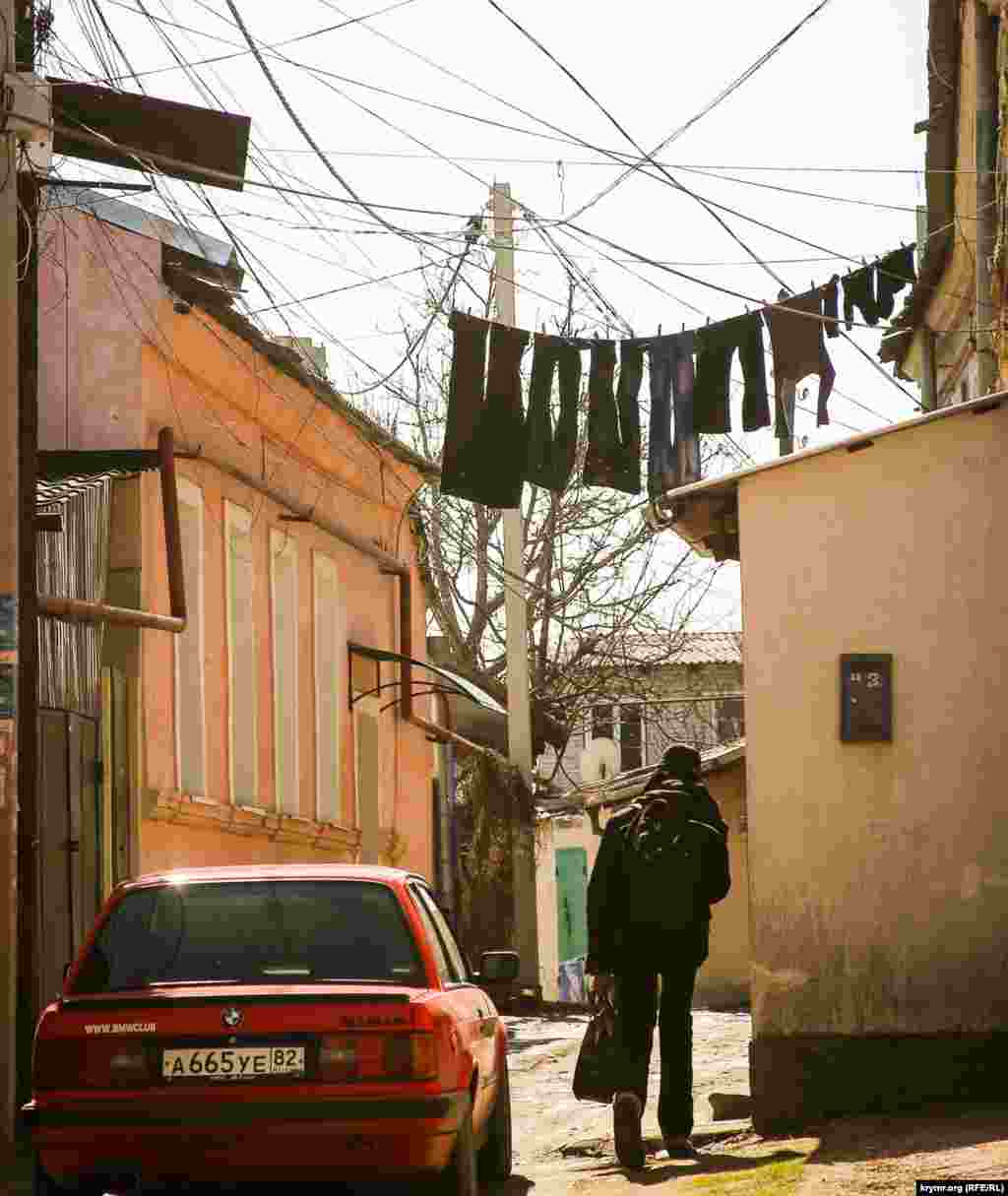 В основном же, город живет своей жизнью - жизнью старого города