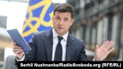 Володимир Зеленський вказав на існування Переліку осіб, які створюють загрозу національній безпеці – його фігурантам уже заборонені виступи в Україні