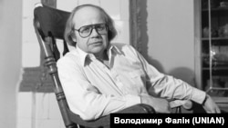 Иван Драч в своем доме в Киеве. 15 января 1985 года