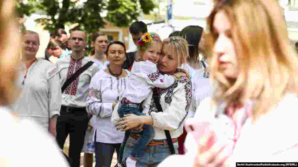 Під час маршу учасники співали народні українські пісні, танцювали