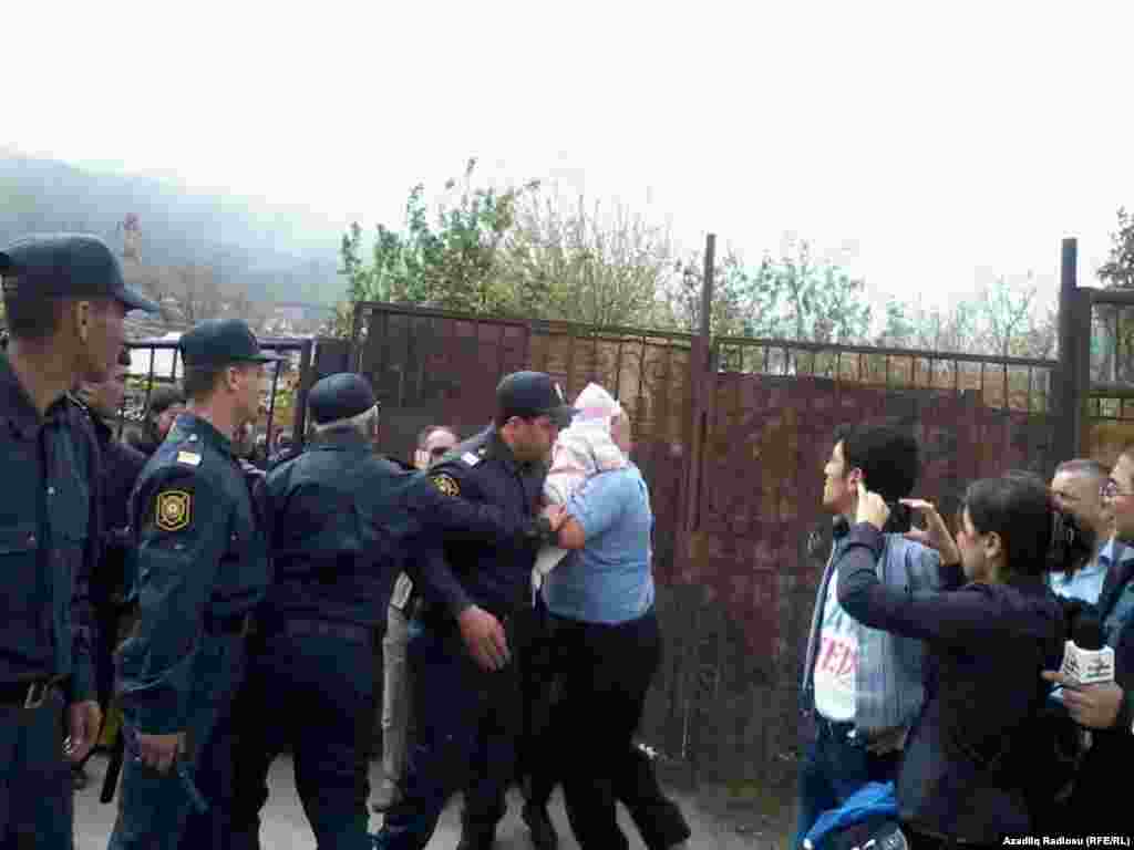 Azerbaijan. Baku. Opposition Public Chamber's protest action in Baku. 22 April